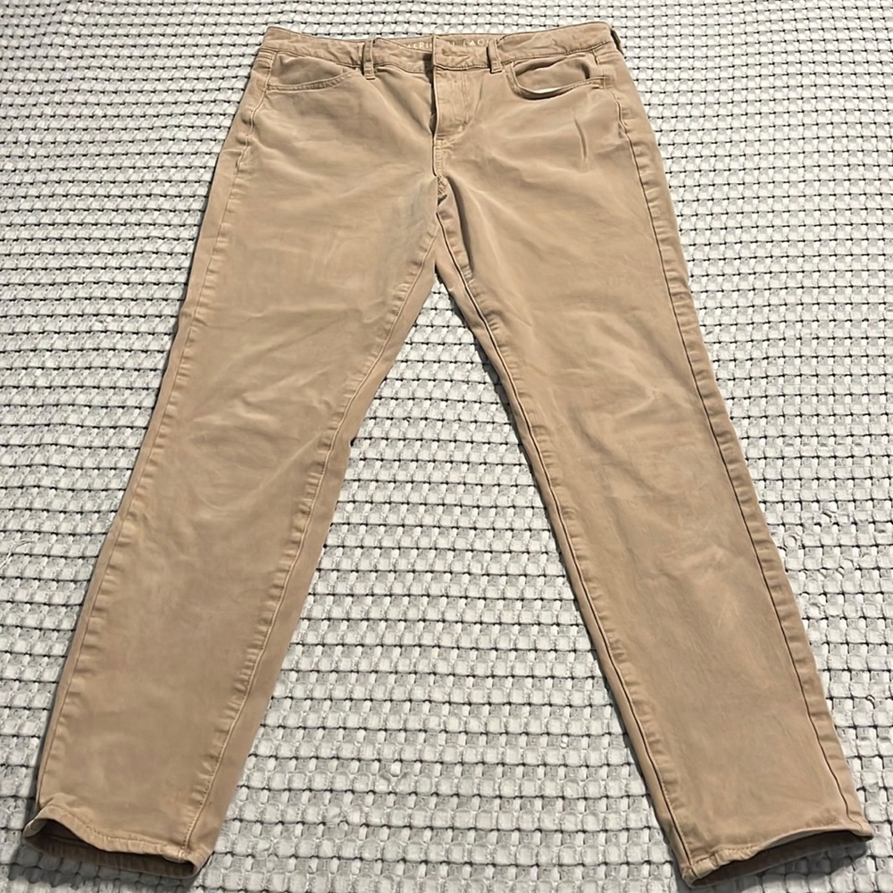 American Eagle Outfitters 360 Next level stretch tan high-rise jeggings. Size 8.